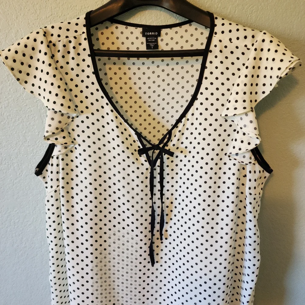 Torrid - 3X - White and Black Polka Dot Tie Neck - Picture 2 of 10